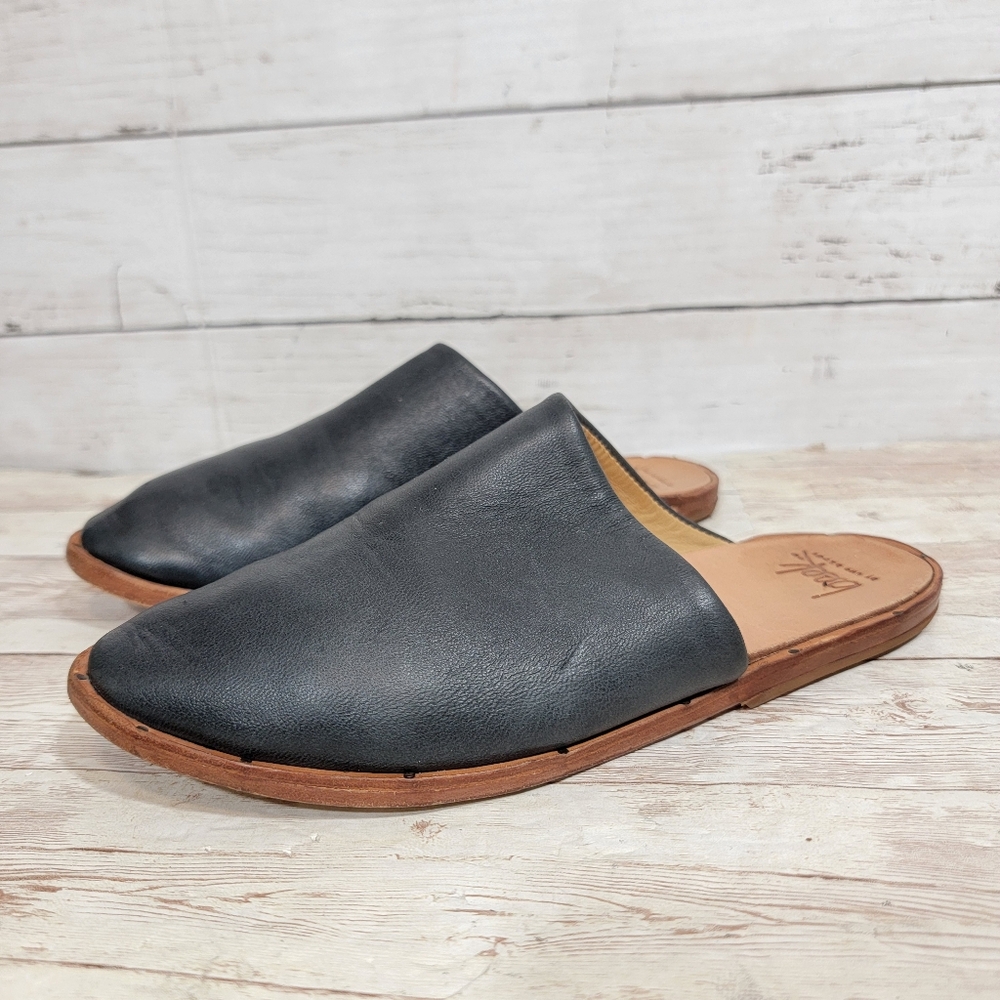 Beek Seagull  Mules in black leather